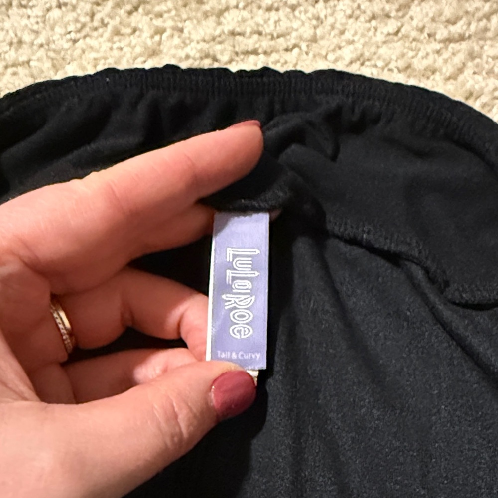 LuLaRoe Black Tall & Curvy Leggings - Picture 2 of 2